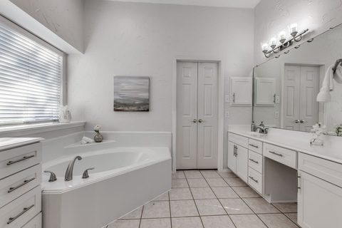 2905 Oak Tree Drive, photo 17