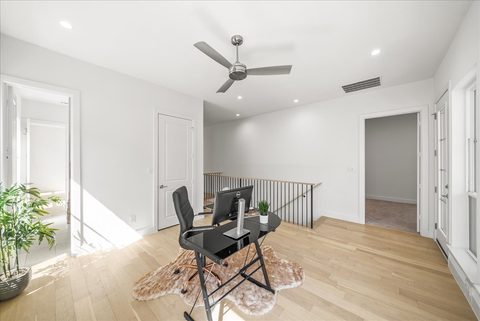135 Garden Court East, photo 18
