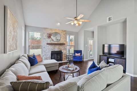 9704 Hedge Bell Drive, photo 2