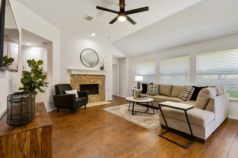 1557 Charleston Drive, photo 3