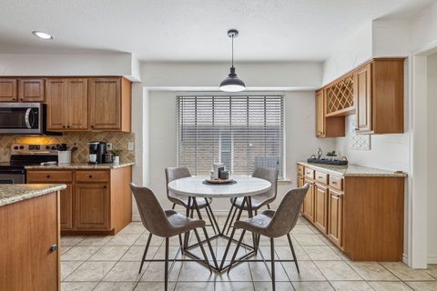 309 Forest Grove Drive, photo 9