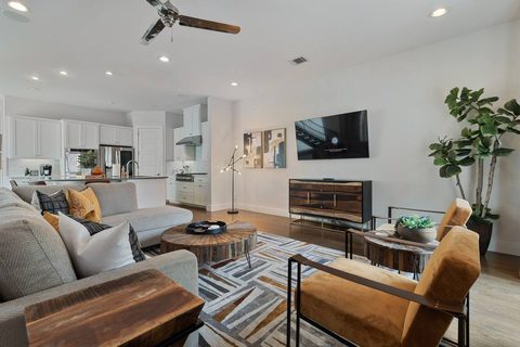 3871 Pine Tree Court, photo 3