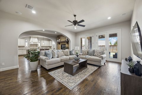 580 Butchart Drive, photo 4