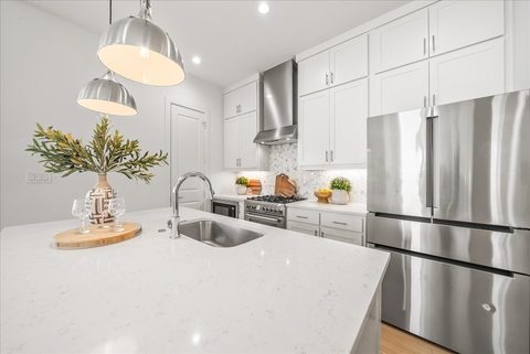 135 Garden Court East, photo 9