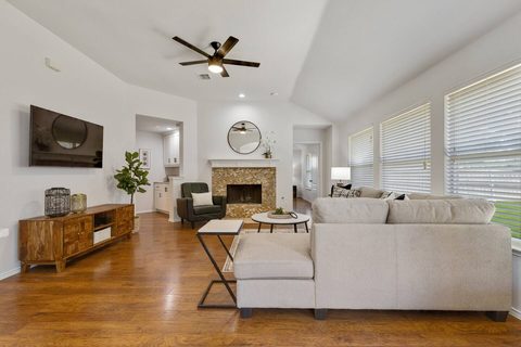1557 Charleston Drive, photo 2