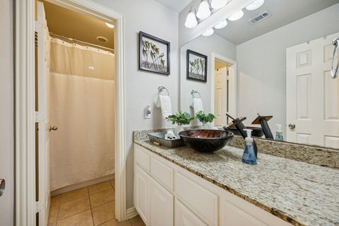 3012 Larreta, photo 19