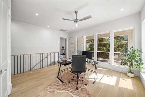 135 Garden Court East, photo 21