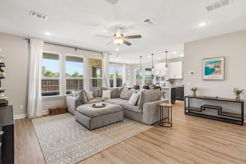 709 Creekwater Lane, photo 2