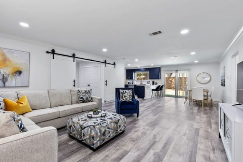 1044 Meadowbrook Drive