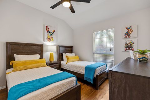 1557 Charleston Drive, photo 18