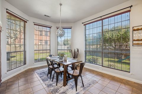 3012 Larreta, photo 12