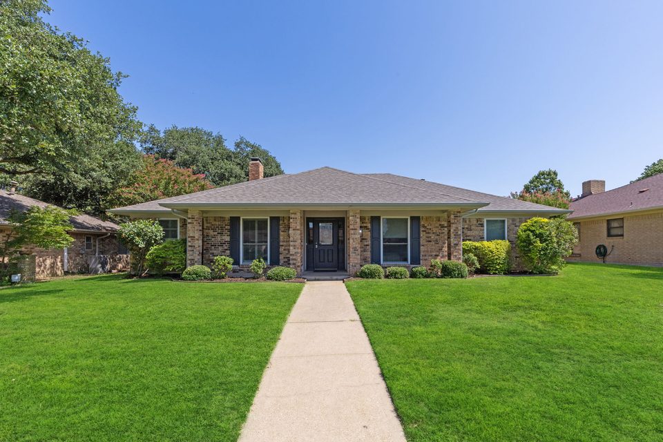 1819 Auburn Dr, photo 1