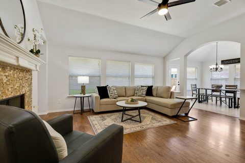 1557 Charleston Drive, photo 4