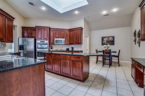 4-bedroom furnished home in Frisco, photo 15