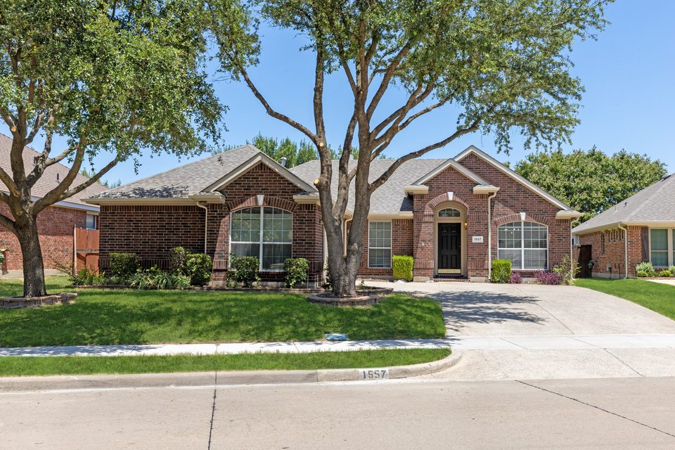 1557 Charleston Drive, photo 1