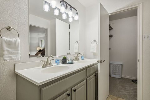 309 Forest Grove Drive, photo 17