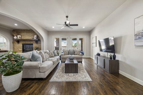 580 Butchart Drive, photo 3