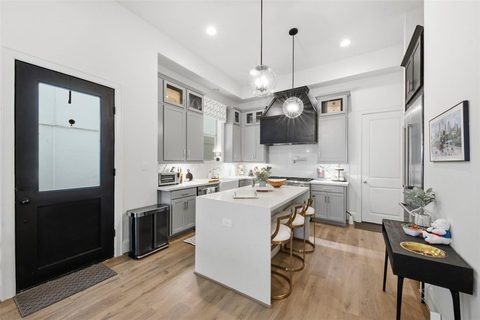 1908 West 25th Street, photo 11