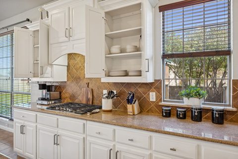 3012 Larreta, photo 8