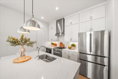 135 Garden Court East, photo 8