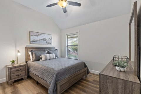 2866 Hilldale Dr, photo 20