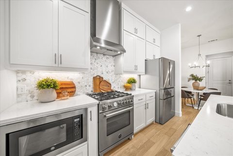 135 Garden Court East, photo 7