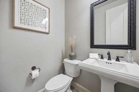 580 Butchart Drive, photo 25