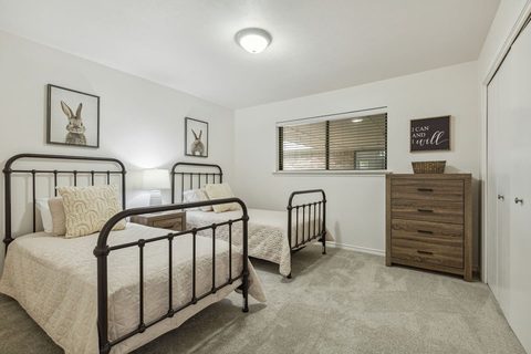 309 Forest Grove Drive, photo 22