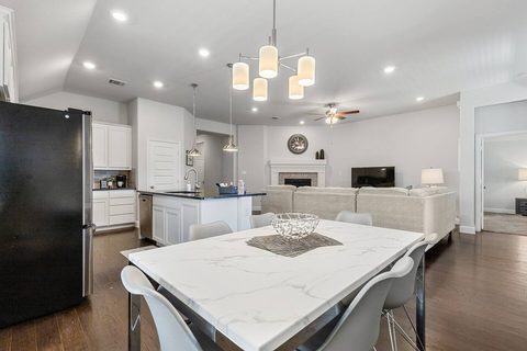 4-bedroom furnished home in Celina, photo 8