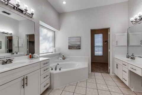 2905 Oak Tree Drive, photo 18