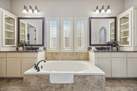 580 Butchart Drive, photo 17