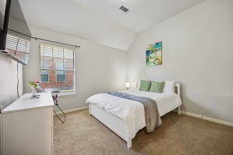 3012 Larreta, photo 22
