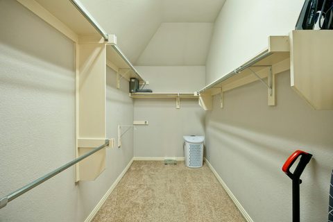 3012 Larreta, photo 25