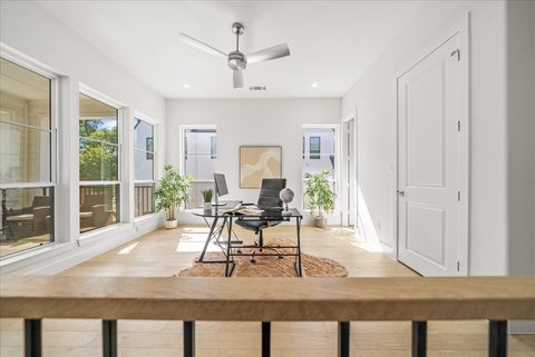 135 Garden Court East, photo 20
