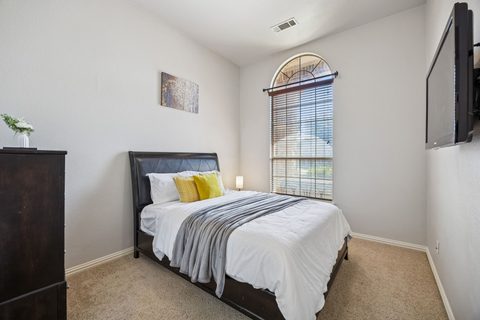 3012 Larreta, photo 21