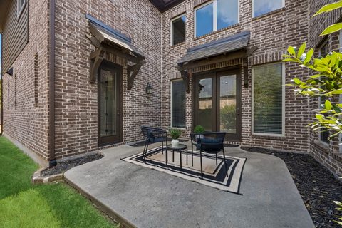 580 Butchart Drive, photo 33